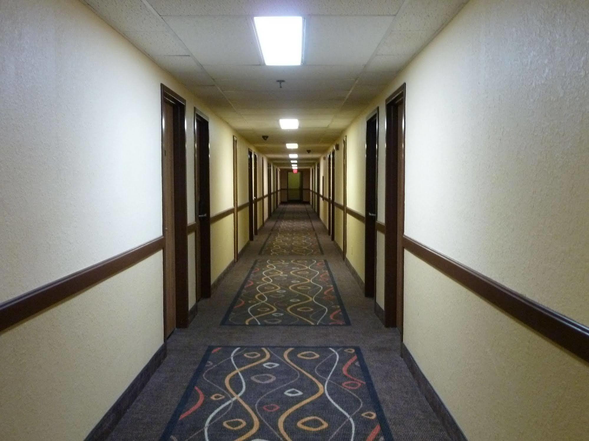 Katahdin Inn & Suites Millinocket Exterior foto